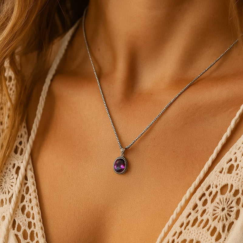 Pendentif "Créativité Sereine" en Topaze Mystique Arc-en-Ciel