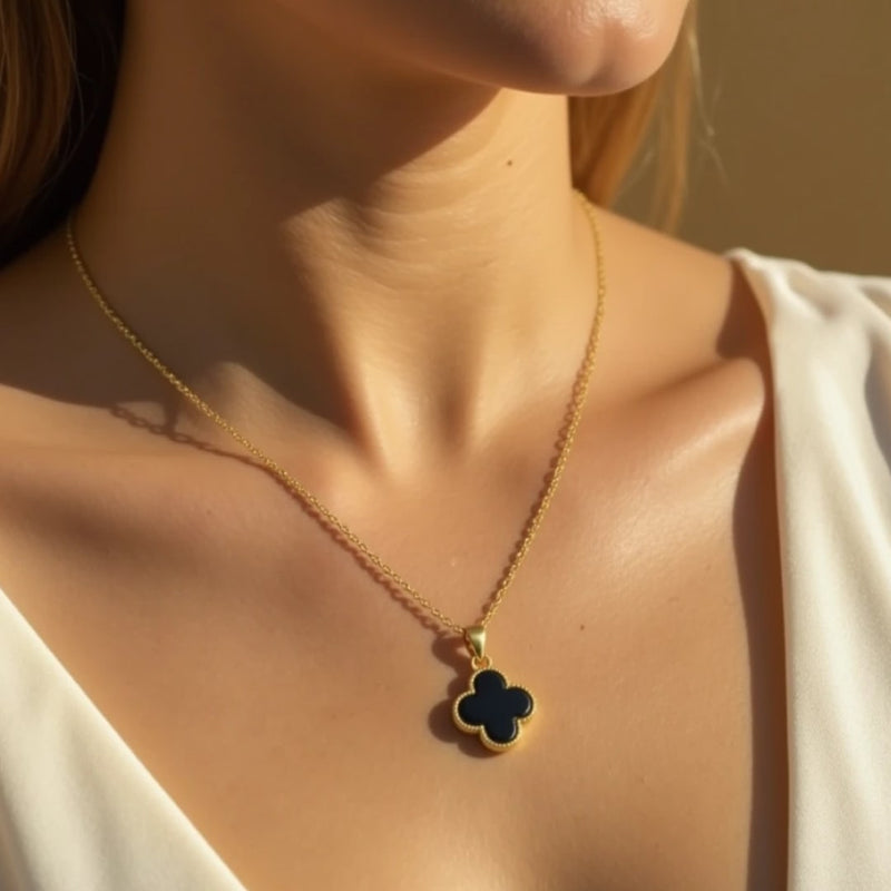 Collier "Trèfle Chance" en Nacre ou Onyx