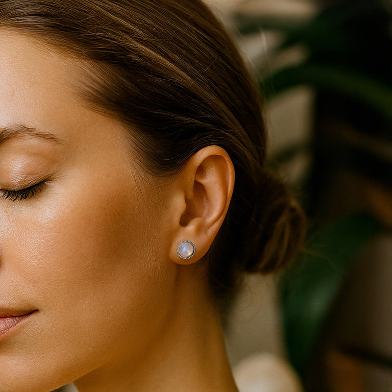 Boucles d'Oreilles Bouton en Labradorite Blanche & Argent