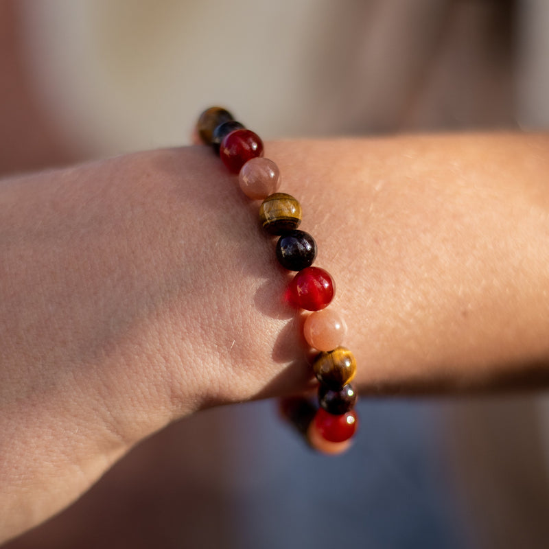 Bracelet "Chance & Joie" en Oeil de Tigre, Pierre de Soleil, Cornaline & Grenat