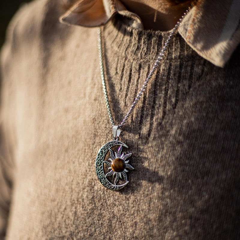 Pendentif "Équilibre Cosmique Lune-Soleil" en Oeil de Tigre