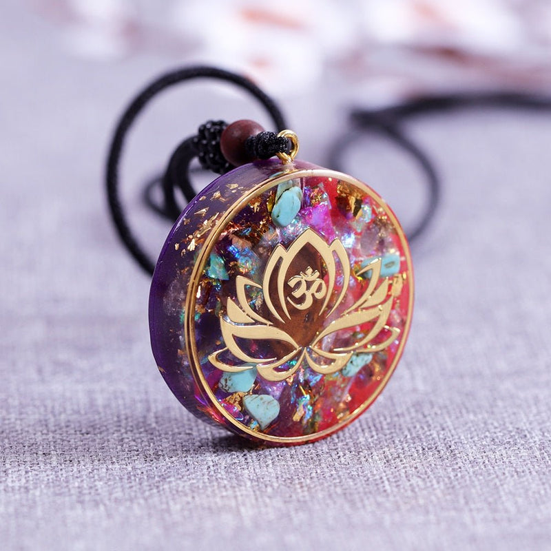 Pendentif Orgonite "Lotus-Om" en Turquoise & Oeil de Tigre