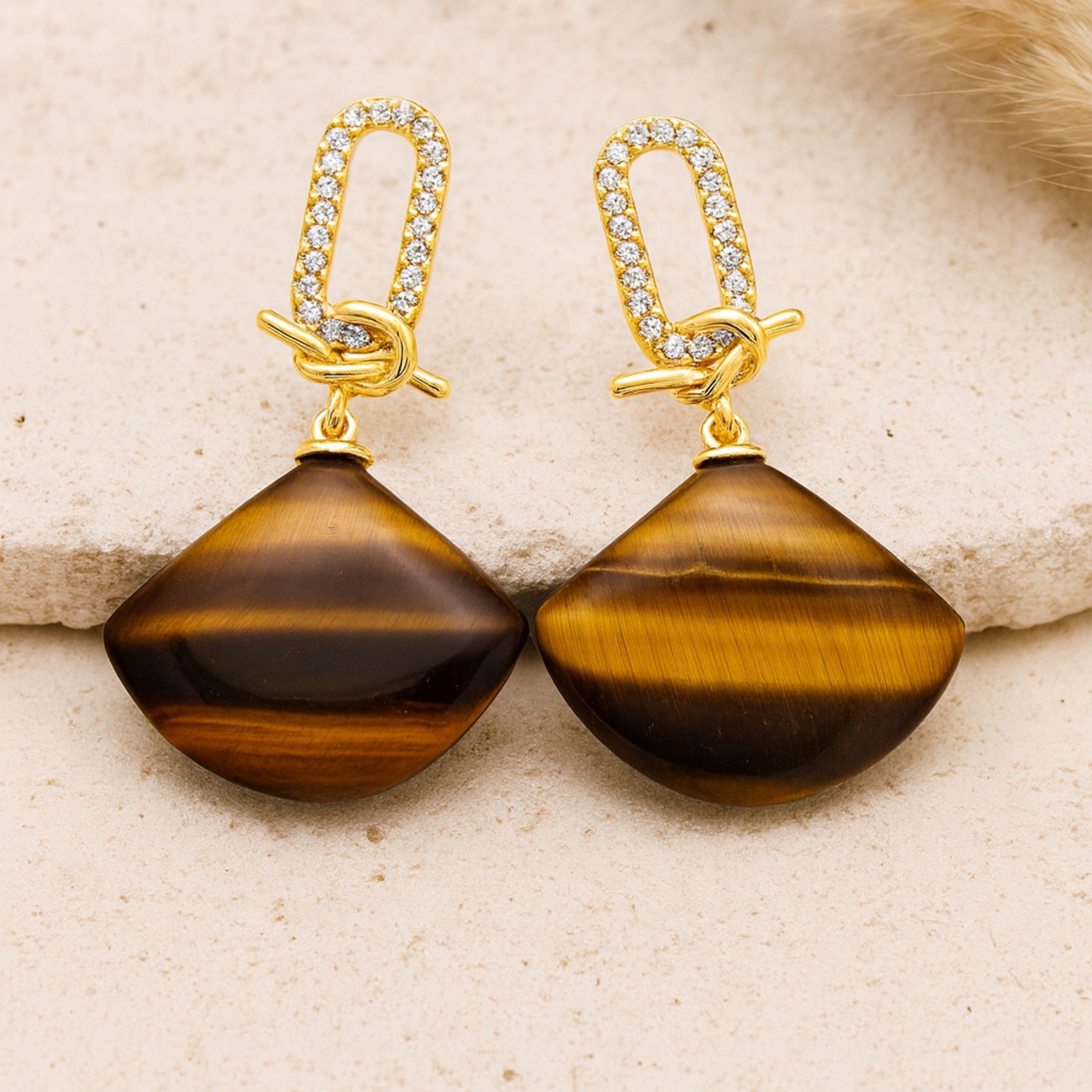 Boucles d'Oreilles Pendantes Demi-Lune "Équilibre Intérieur" en Pierre Naturelle - - L'Arbre des Chakras