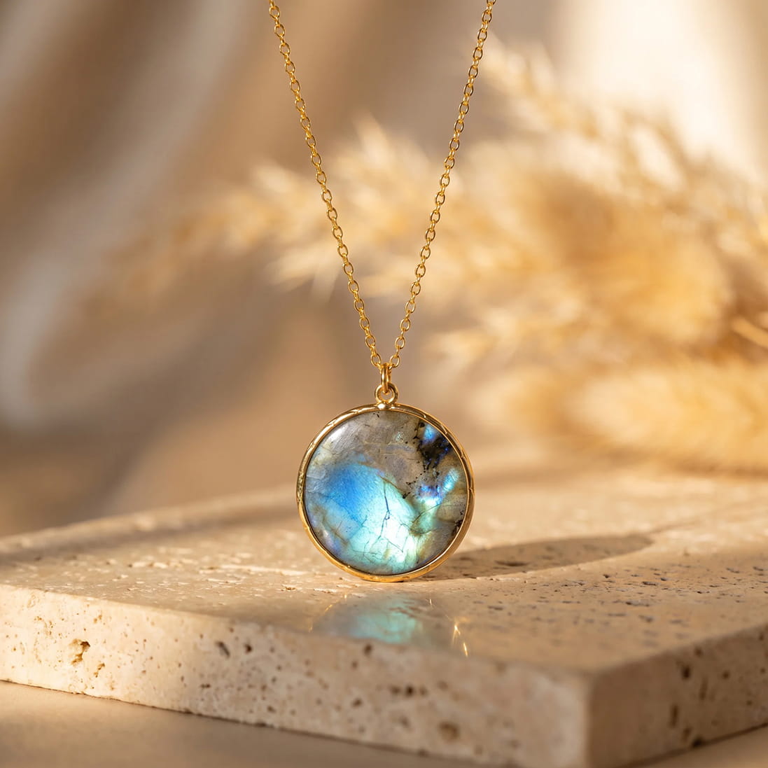 Pendentif "Cercle de Lumière"en labradorite - - L'Arbre des Chakras
