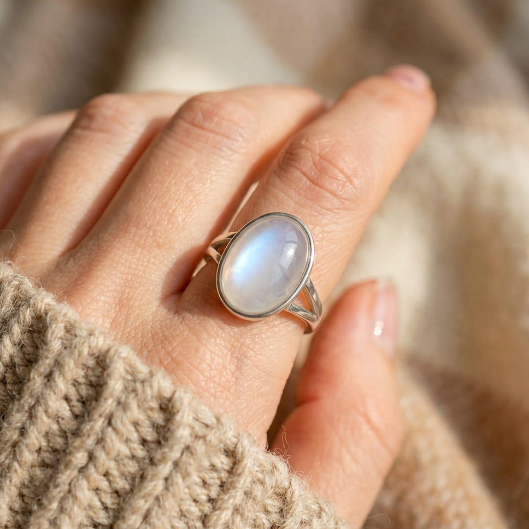 Bague Ajustable "Douceur Astrale" en Pierre de Lune - - L'Arbre des Chakras