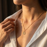 Pendentif "Éveil du Lotus" Doré - - L'Arbre des Chakras