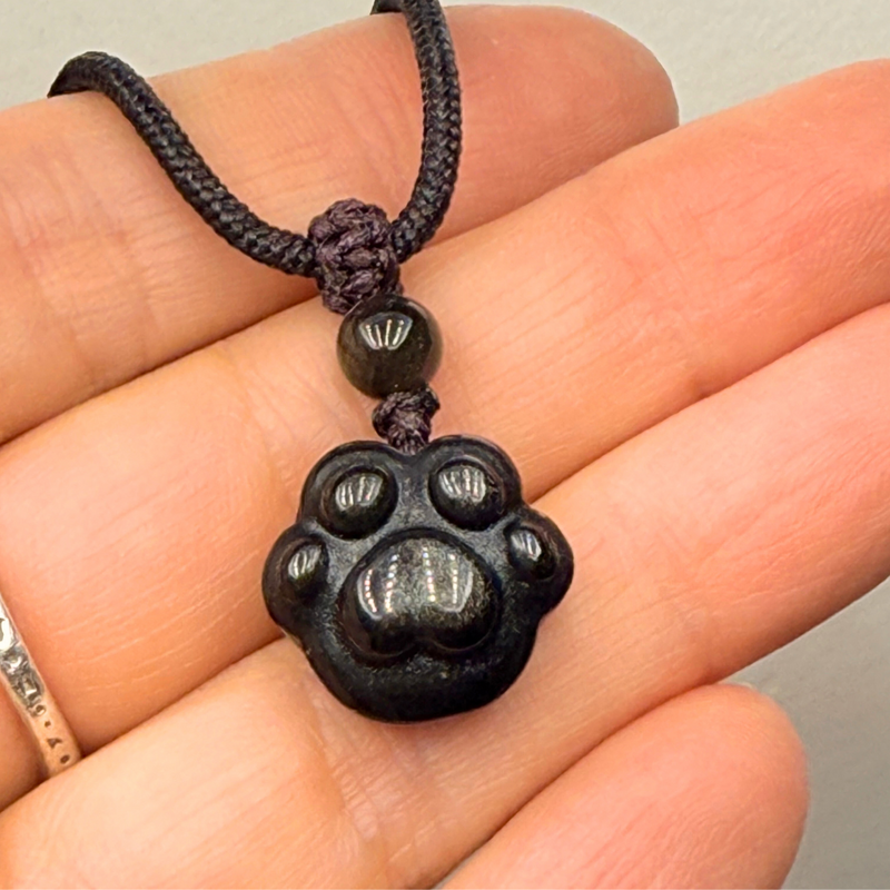 Pendentif Patte "Lien Éternel" en Obsidienne Dorée - - L'Arbre des Chakras