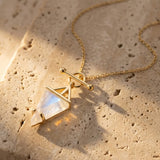 Pendentif "Pointe d’Équilibre" en Pierre de Lune - - L'Arbre des Chakras