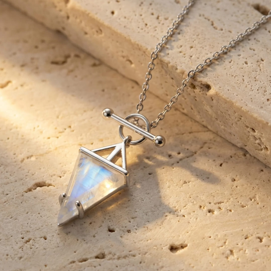 Pendentif "Pointe d’Équilibre" en Pierre de Lune - Argent - L'Arbre des Chakras