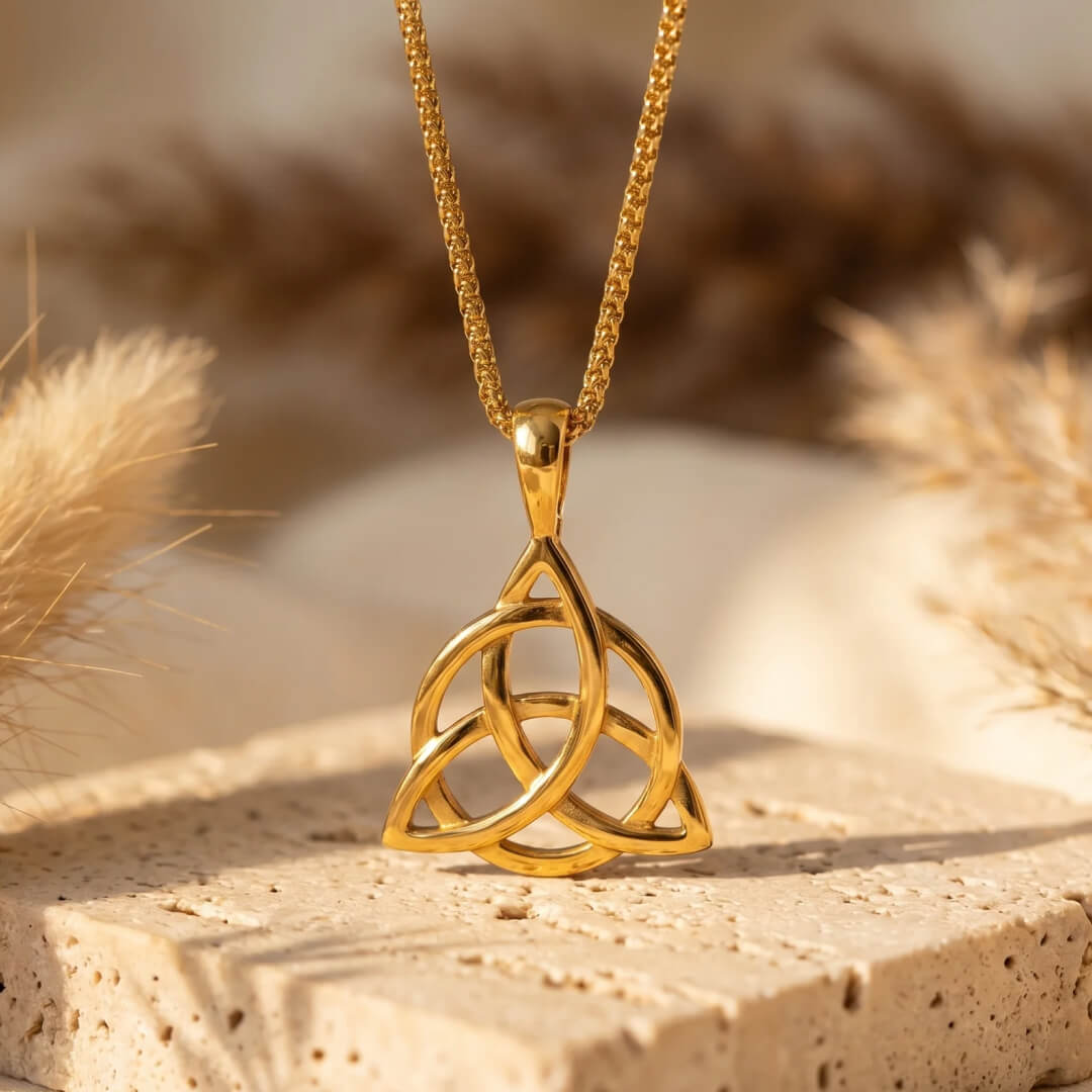 Pendentif "Triquetra" en Acier Inoxydable - Or - L'Arbre des Chakras