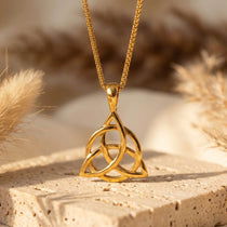 Pendentif "Triquetra" en Acier Inoxydable - Dorée - L'Arbre des Chakras