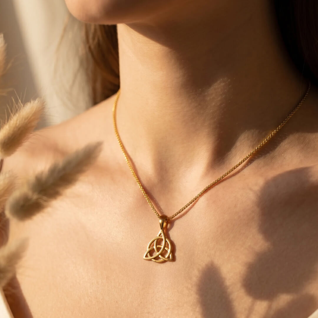 Pendentif "Triquetra" en Acier Inoxydable - - L'Arbre des Chakras