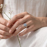 Bague “Fleur de Lumière” en Topaze Bleue