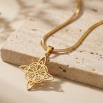 Pendentif "Protection Éternelle" - Nœud de Sorcière, Chaîne plate - - L'Arbre des Chakras
