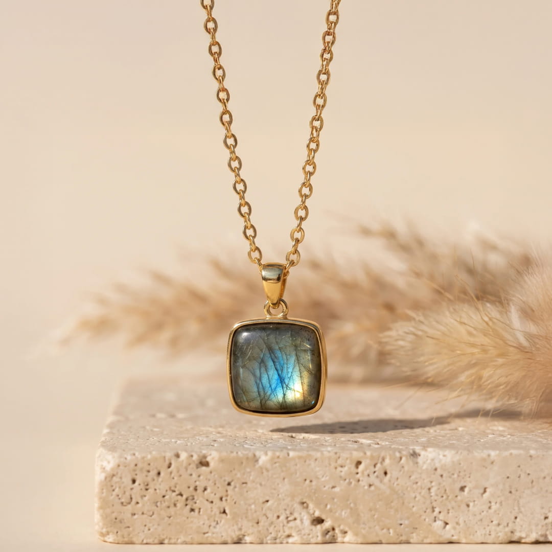 Pendentif "Bouclier de Lumière" en Labradorite - - L'Arbre des Chakras