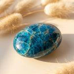 Galet en Apatite Bleue – Symbole d'Harmonie - - L'Arbre des Chakras