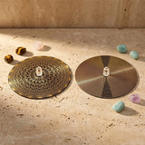 Disque Décoratif "Ondes d’Or" – Motif Géométrique Doré