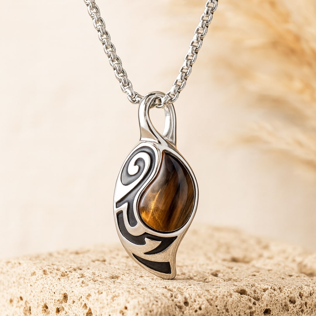 Pendentif "Bouclier Tribal" en Oeil de Tigre - - L'Arbre des Chakras