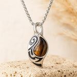 Pendentif "Bouclier Tribal" en Oeil de Tigre - - L'Arbre des Chakras
