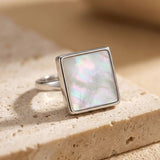 Bague Carré "Reflet Apaisant" en Nacre - - L'Arbre des Chakras
