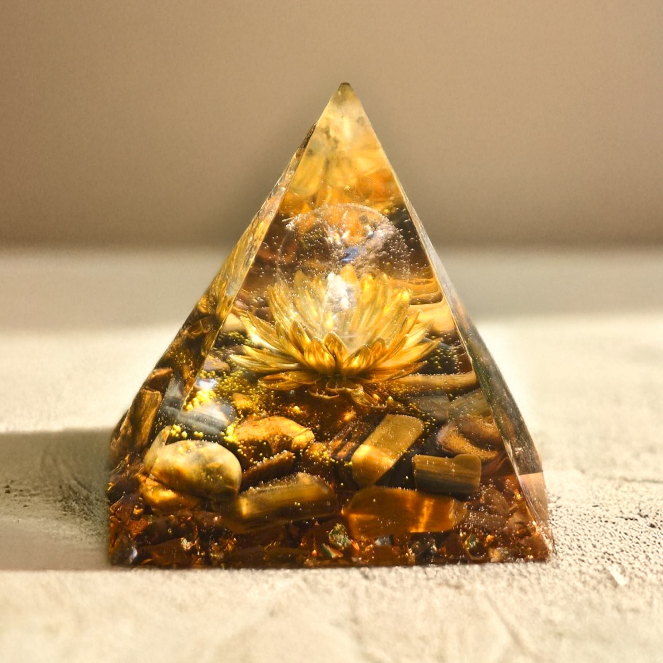 Orgonite "Lotus Divin" en Oeil de Tigre - - L'Arbre des Chakras