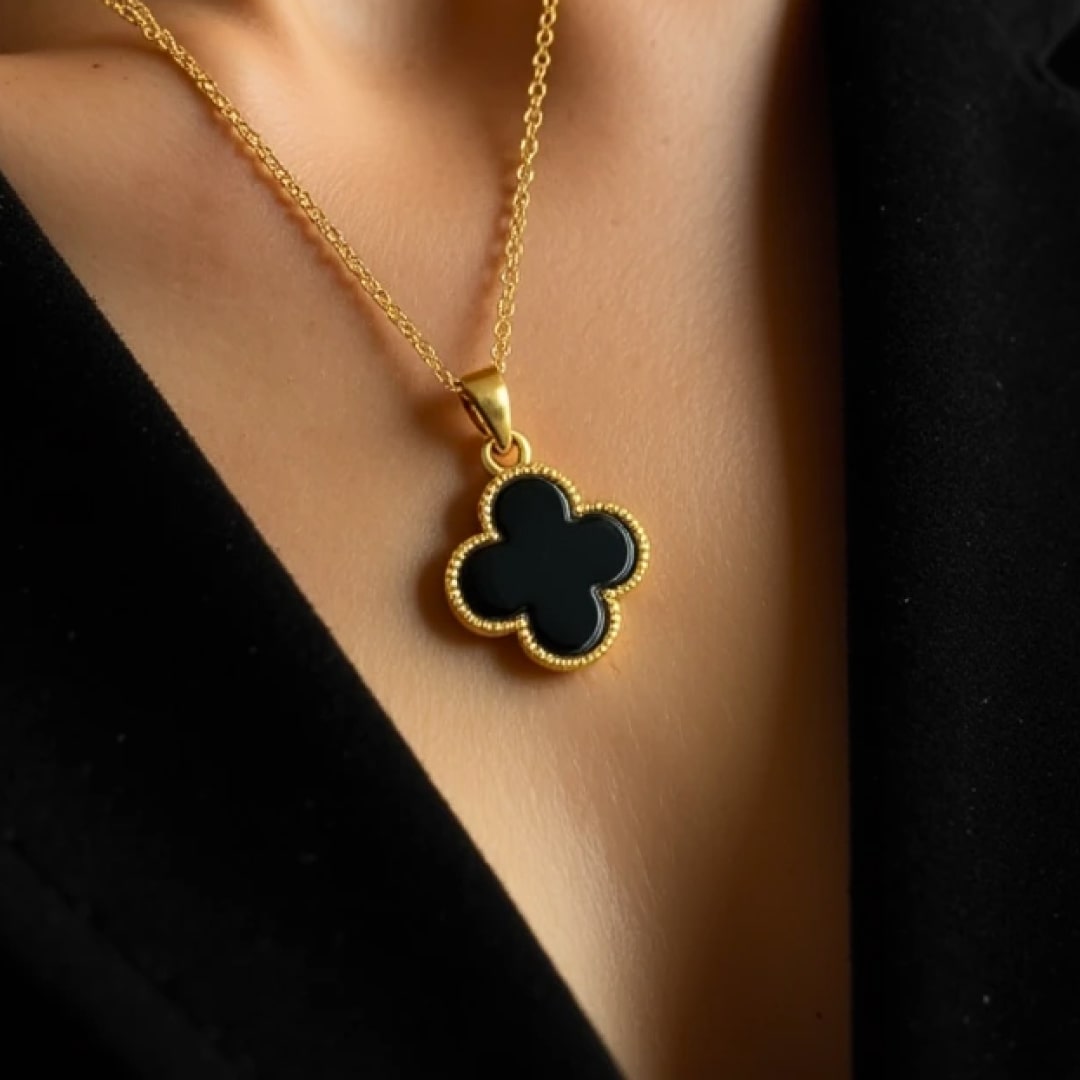 Collier "Trèfle Chance" en Nacre ou Onyx