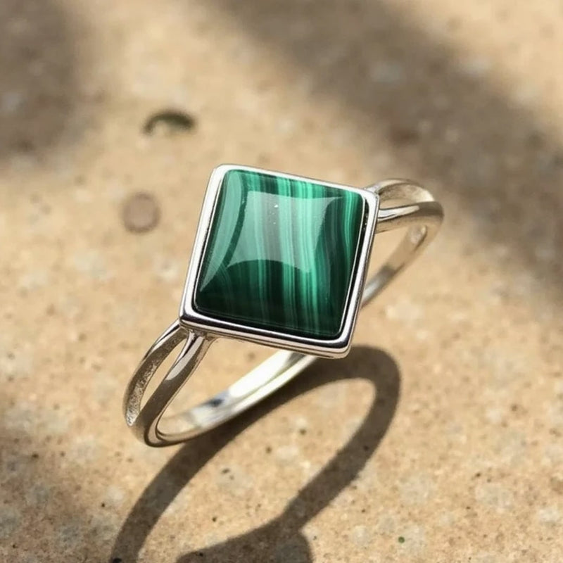 Bague Ajustable "Éclat Verdoyant" en Malachite - Forme Carré
