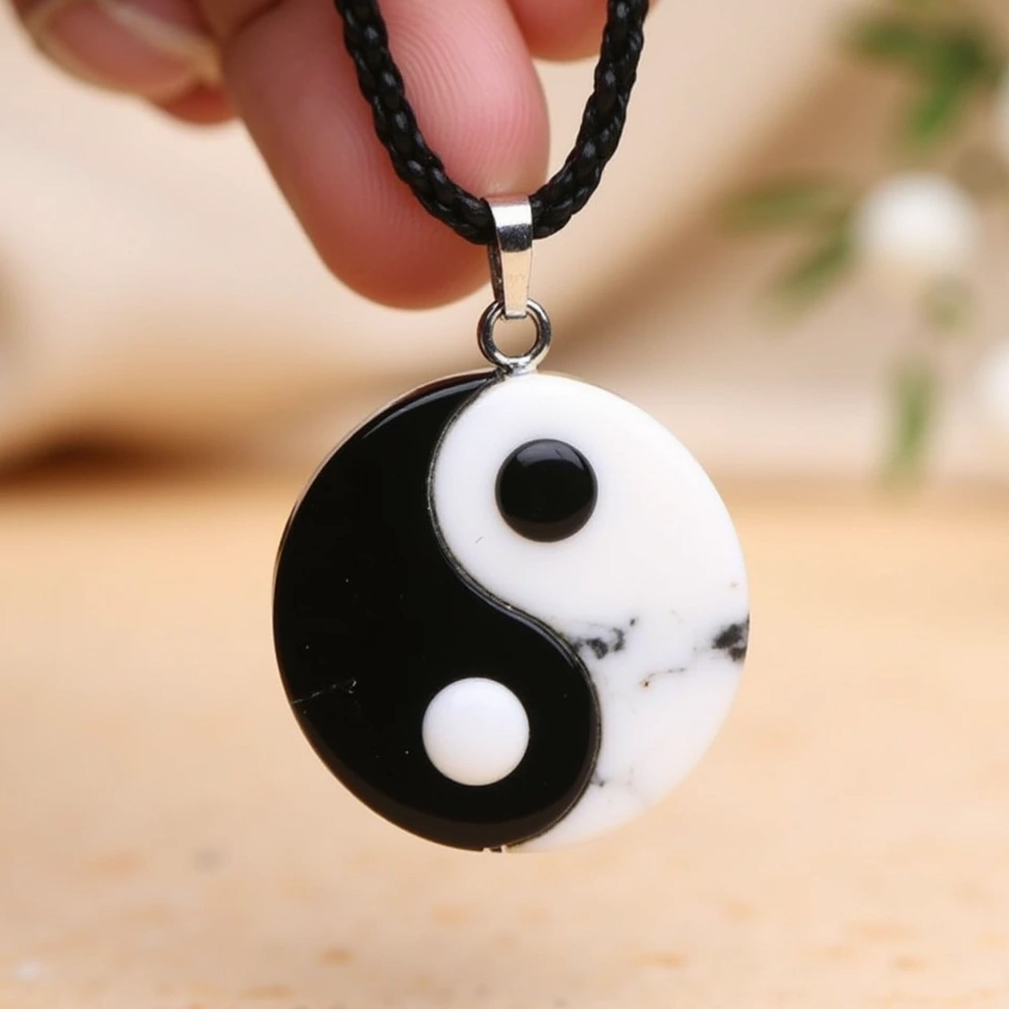 Pendentif "Yin-Yang" en Howlite & Obsidienne Noire