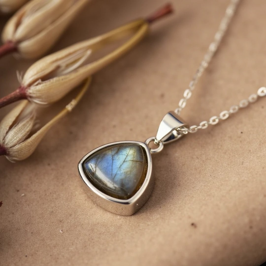 Pendentif "Protecteur d'Aura" en Labradorite