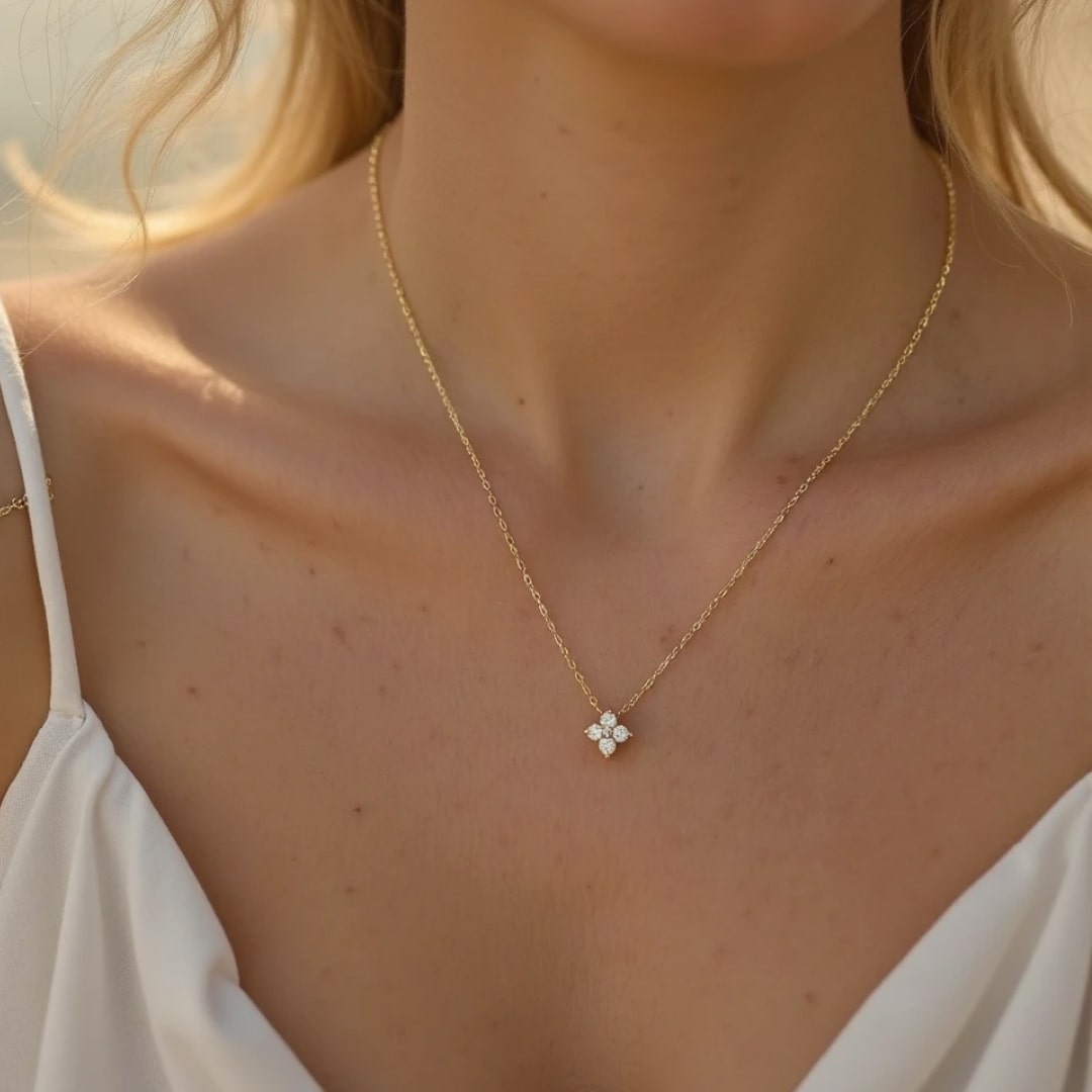 Collier "Trèfle Lumineux" en Zircon