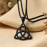 Pendentif "Triquetra" en Acier Inoxydable - Noir - L'Arbre des Chakras