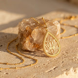 Pendentif "Éveil du Lotus" Doré - - L'Arbre des Chakras