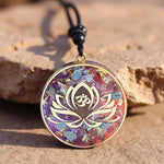 Pendentif Orgonite "Lotus-Om" en Turquoise & Oeil de Tigre - - L'Arbre des Chakras