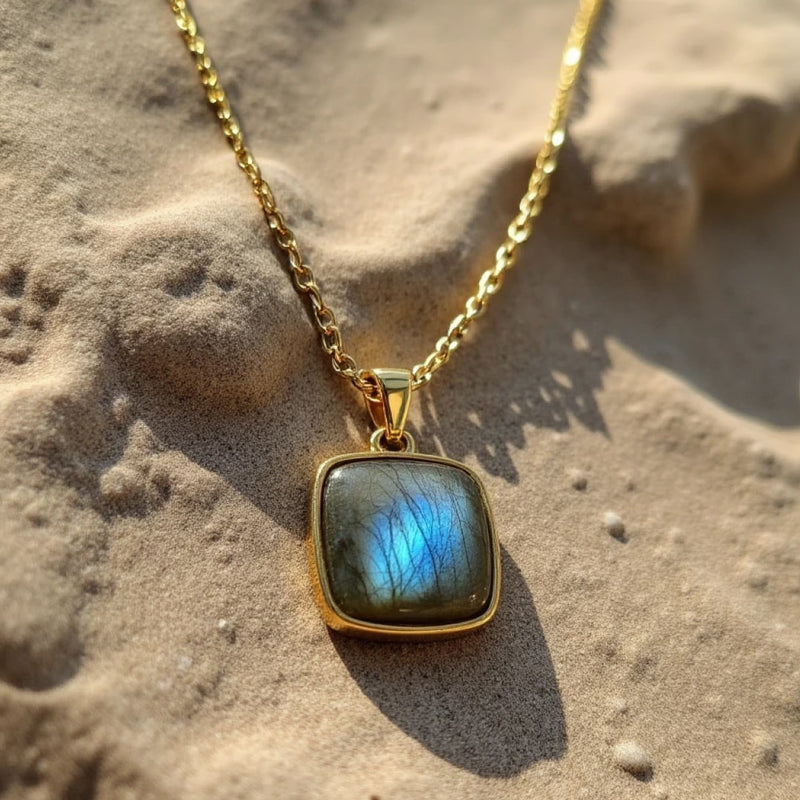 Pendentif "Bouclier de Lumière" en Labradorite - - L'Arbre des Chakras