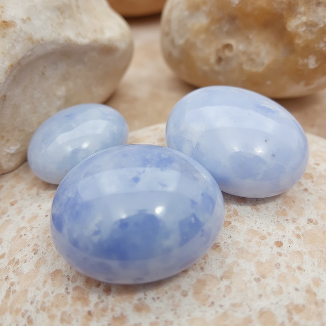 Galet de Calcite Bleue - Sommeil Apaisé