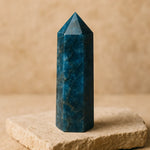 Pointe "Concentration & Sérénité" en Apatite Bleue - - L'Arbre des Chakras