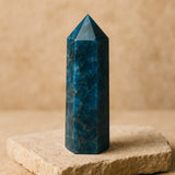 Pointe "Concentration & Sérénité" en Apatite Bleue - - L'Arbre des Chakras