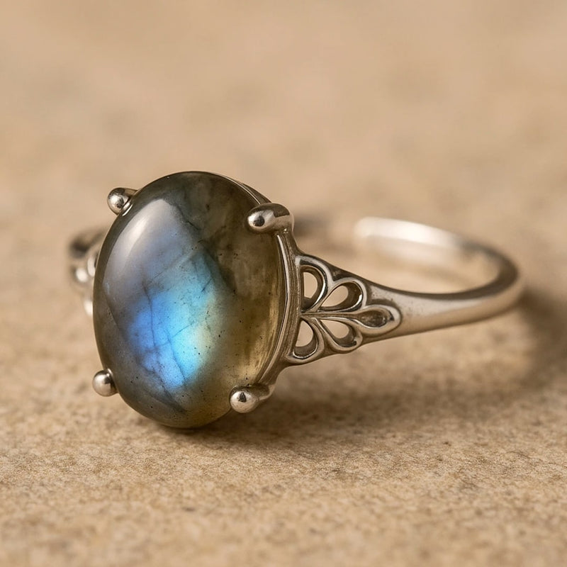 Bague “Amara” en Labradorite & Argent