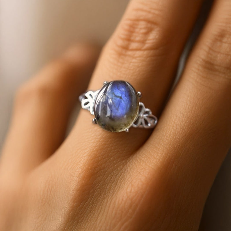 Bague “Amara” en Labradorite & Argent