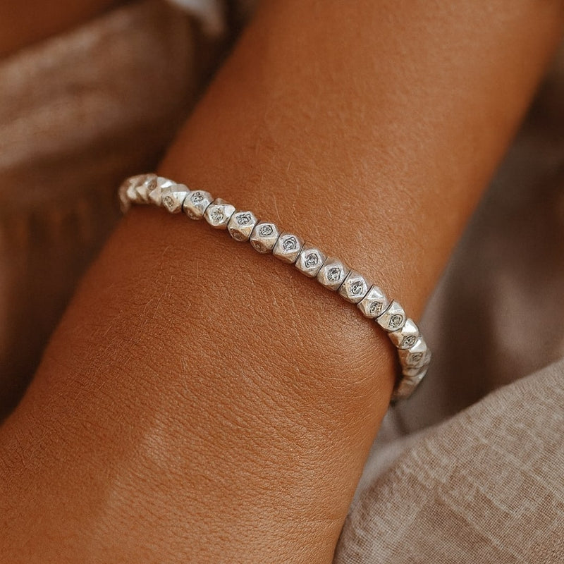 Bracelet "Harmonie Tibétaine" en Perles Facettées - - L'Arbre des Chakras