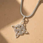 Pendentif "Protection Éternelle" - Nœud de Sorcière, Chaîne plate - Argent - L'Arbre des Chakras