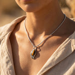 Pendentif "Bouclier Tribal" en Oeil de Tigre - - L'Arbre des Chakras