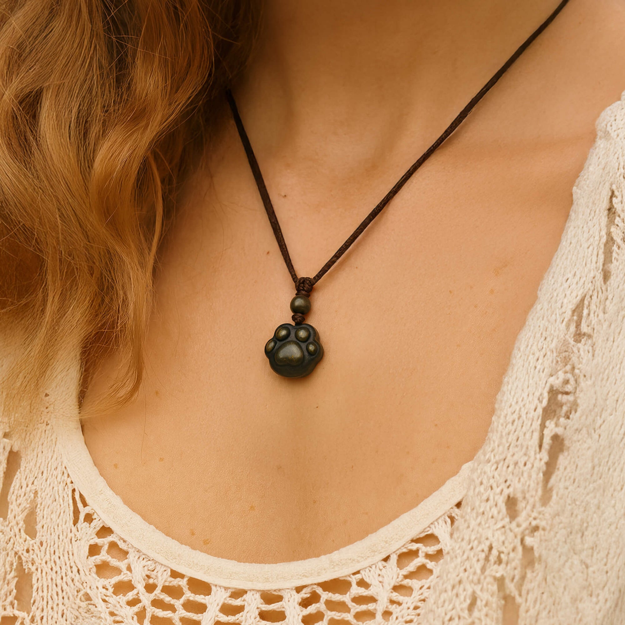 Pendentif Patte "Lien Éternel" en Obsidienne Dorée