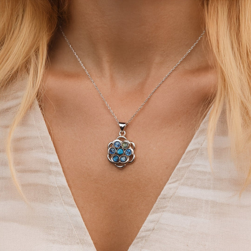Pendentif Fleur Rotative Anti-Stress en Labradorite - - L'Arbre des Chakras