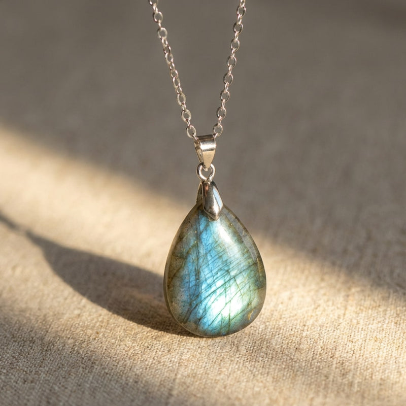 Pendentif "Protection Intuitive" en Labradorite - - L'Arbre des Chakras