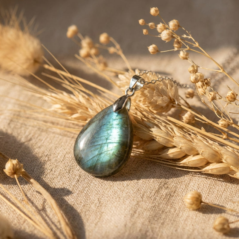 Pendentif "Protection Intuitive" en Labradorite - - L'Arbre des Chakras
