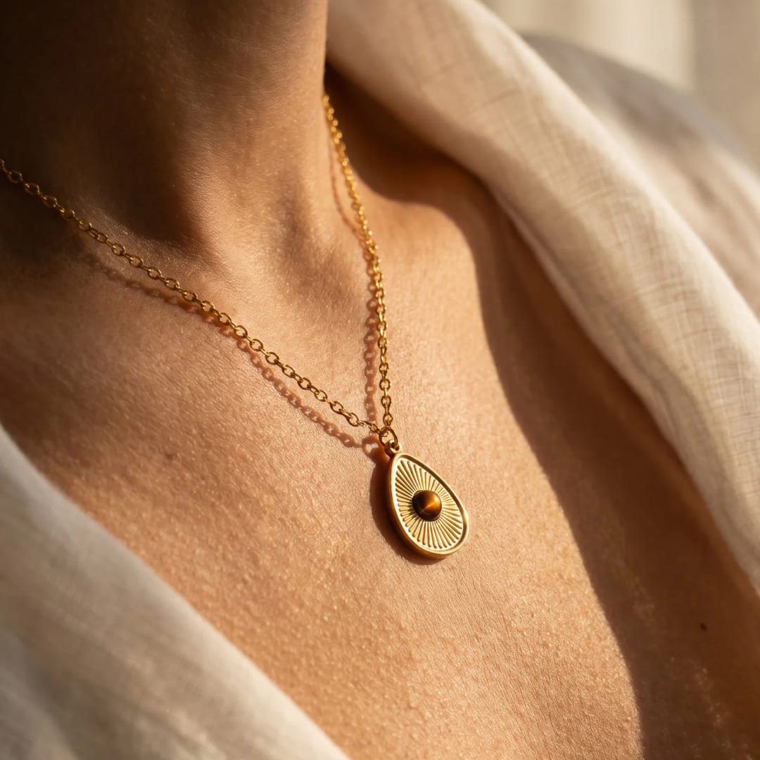 Pendentif "Force Dorée" en Œil de Tigre - - L'Arbre des Chakras