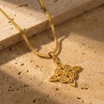 Pendentif "Protection Éternelle" - Nœud de Sorcière, Chaîne plate - - L'Arbre des Chakras