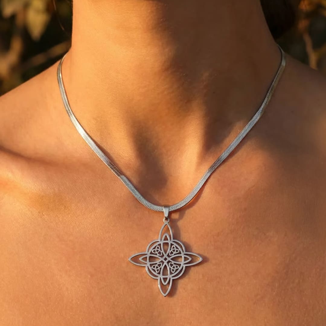 Pendentif "Protection Éternelle" - Nœud de Sorcière, Chaîne plate - - L'Arbre des Chakras