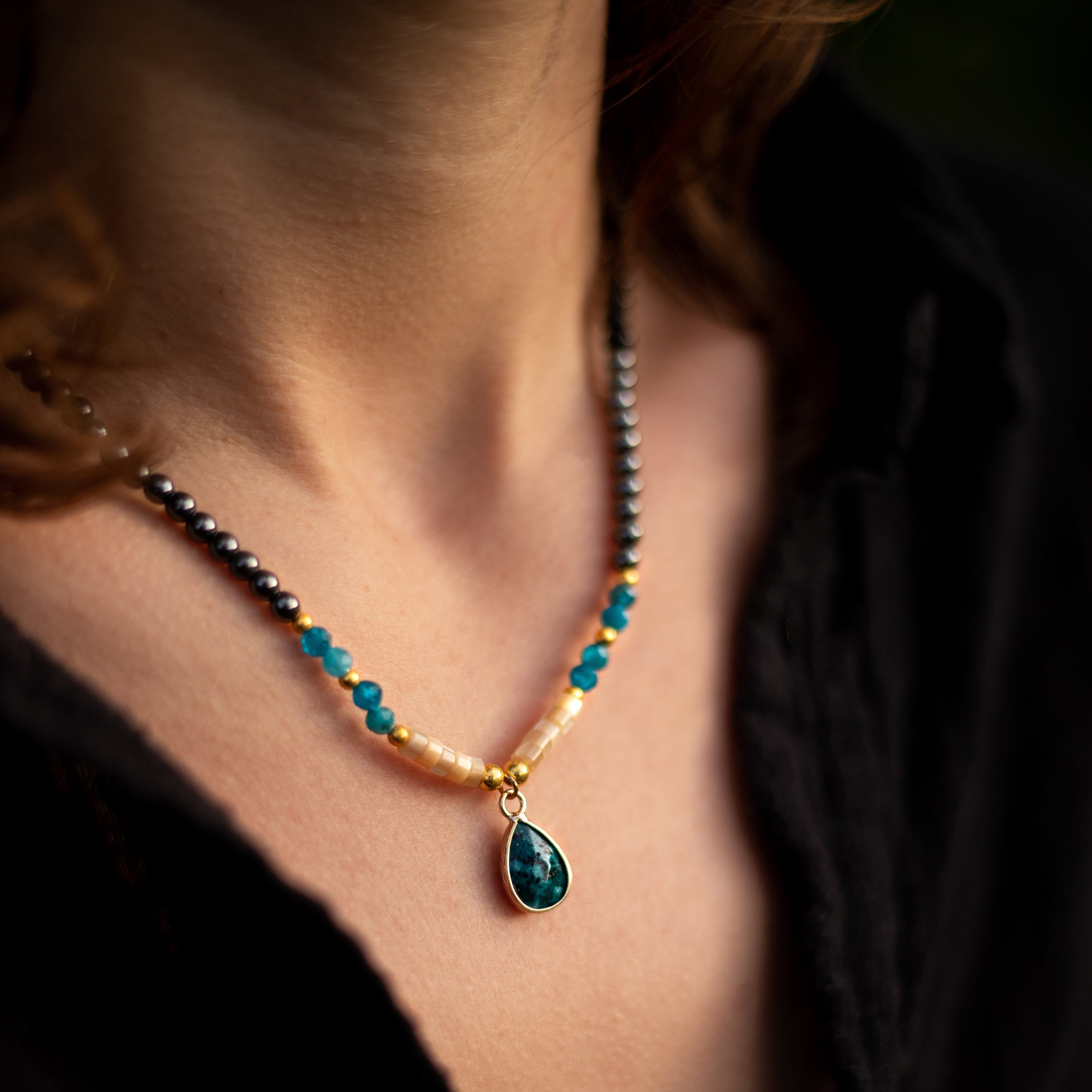 Collier Ras de Cou "Goutte" en Apatite - - L'Arbre des Chakras